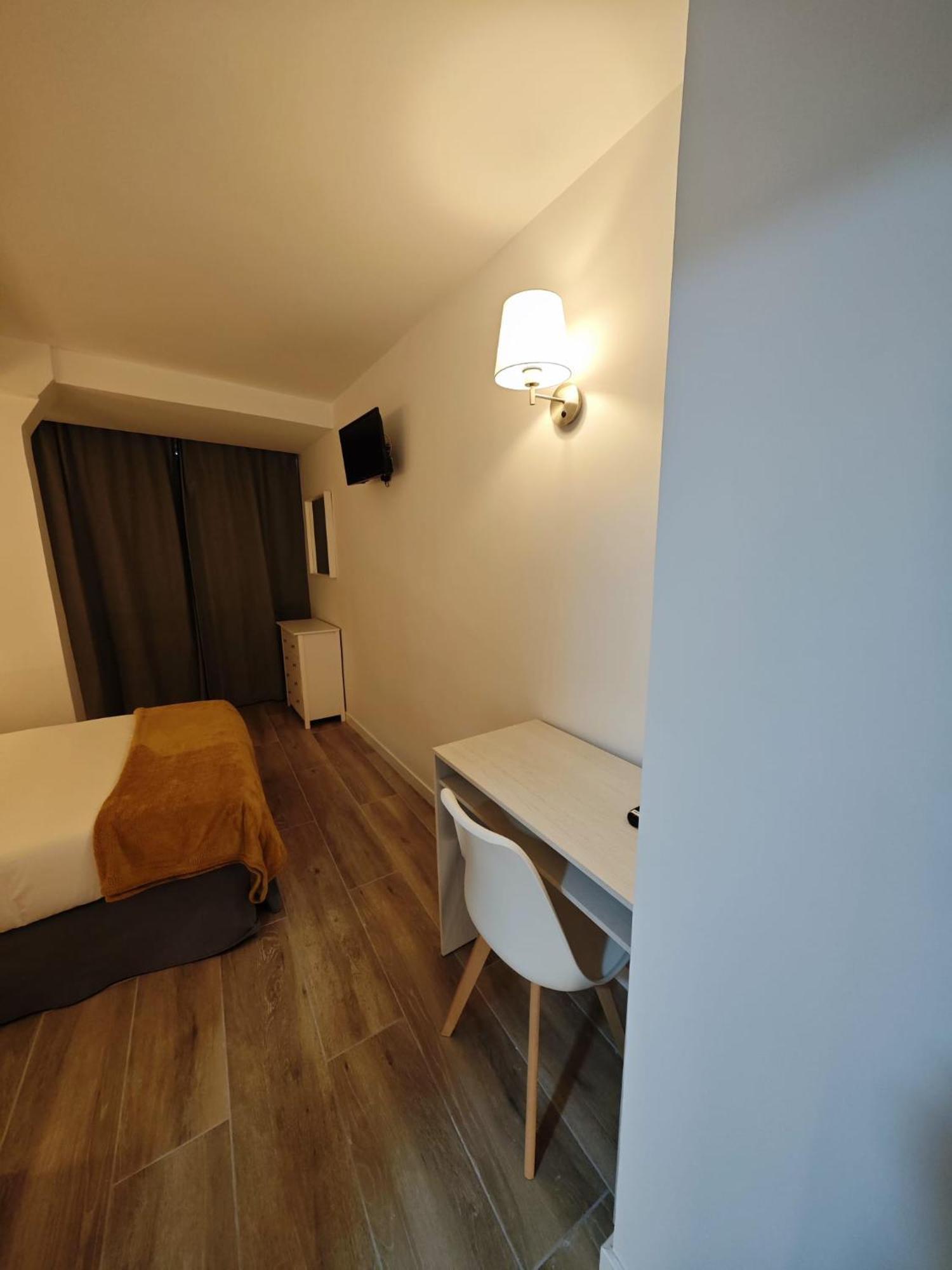 Hostal Fronton Alcobendas Zewnętrze zdjęcie